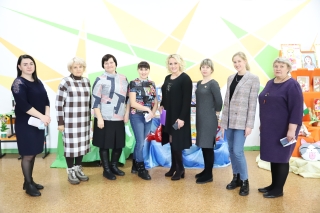 Выставка декоративно-прикладного искусства посвященная Дню Матери России.